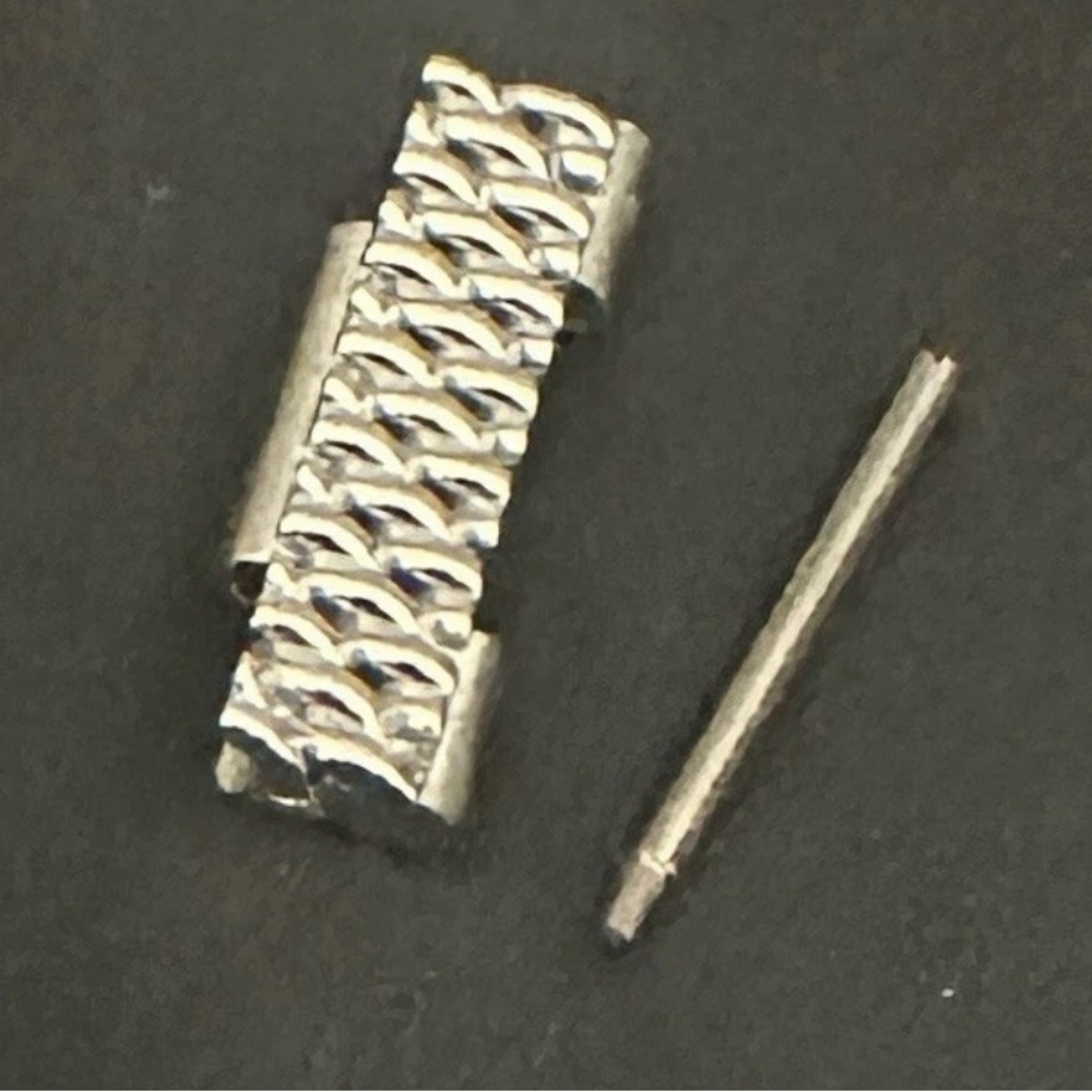 Authentic Breitling 18 mm Milanese link